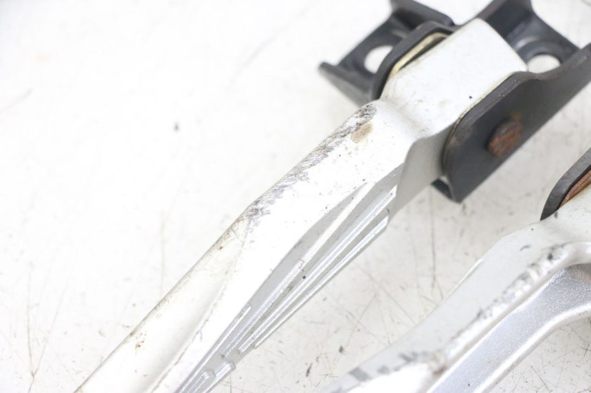 photo de SET ACHTERSTE VOETSTEUNEN SYM FIDDLE 3 III 125 (2014 - 2020) - Andere kijkhoek