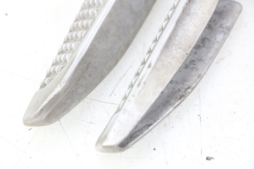 photo de SET ACHTERSTE VOETSTEUNEN HONDA FORZA 125 (2015 - 2016) - Detail van het onderdeel