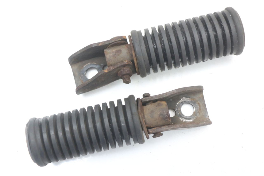 photo de SET ACHTERSTE VOETSTEUNEN SUZUKI GN 125 (1997 - 2000) - Hoofdaanzicht