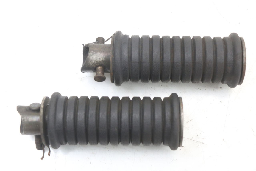 photo de SET ACHTERSTE VOETSTEUNEN SUZUKI GSX E 250 (1982 - 1983) - Zoom op gebruiksstaat