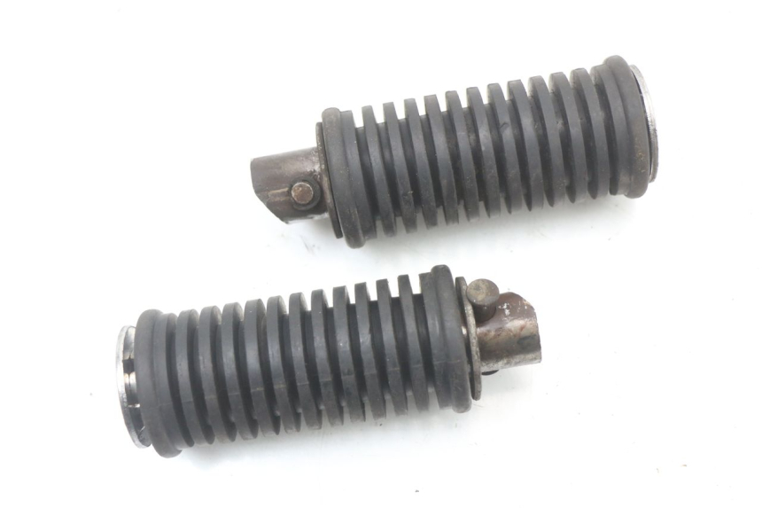 photo de SET ACHTERSTE VOETSTEUNEN SUZUKI GZ MARAUDER 125 (1998 - 2004) - Hoofdaanzicht