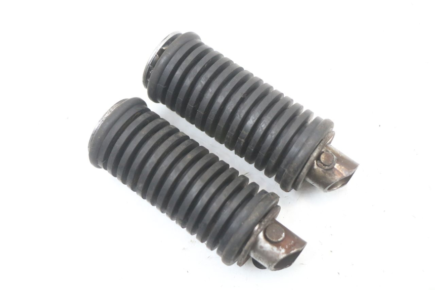 photo de SET ACHTERSTE VOETSTEUNEN SUZUKI GZ MARAUDER 125 (1998 - 2004) - Zoom op gebruiksstaat