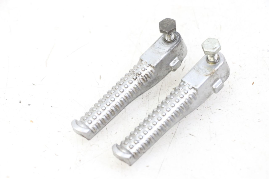 photo de SET ACHTERSTE VOETSTEUNEN PEUGEOT JET FORCE CARBU 50 (2003 - 2016) - Hoofdaanzicht