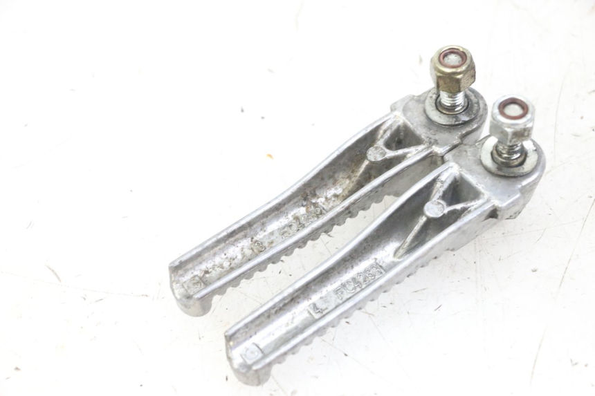 photo de SET ACHTERSTE VOETSTEUNEN PEUGEOT JET FORCE CARBU 50 (2003 - 2016) - Zoom op gebruiksstaat