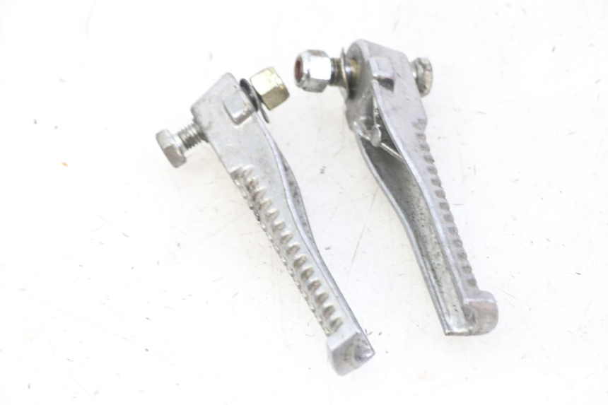 photo de SET ACHTERSTE VOETSTEUNEN PEUGEOT JET FORCE CARBU 50 (2003 - 2016) - Andere kijkhoek