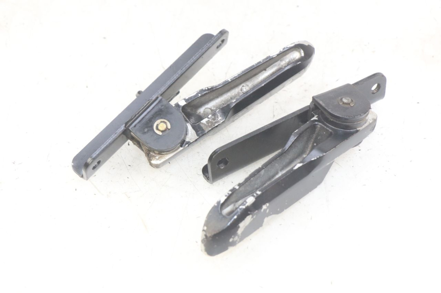 photo de SET ACHTERSTE VOETSTEUNEN SYM JET SPORT XR 50 (2006 - 2015) - Detail van het onderdeel