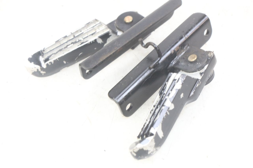 photo de SET ACHTERSTE VOETSTEUNEN SYM JET SPORT XR 50 (2006 - 2015) - Zoom op gebruiksstaat