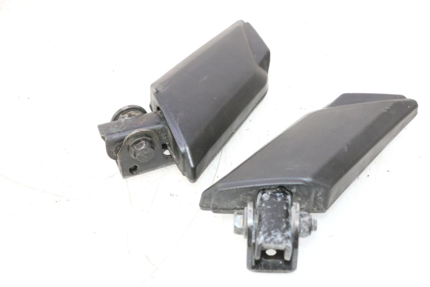 photo de SET ACHTERSTE VOETSTEUNEN PEUGEOT KISBEE 2T 50 (2010 - 2017) - Detail van het onderdeel