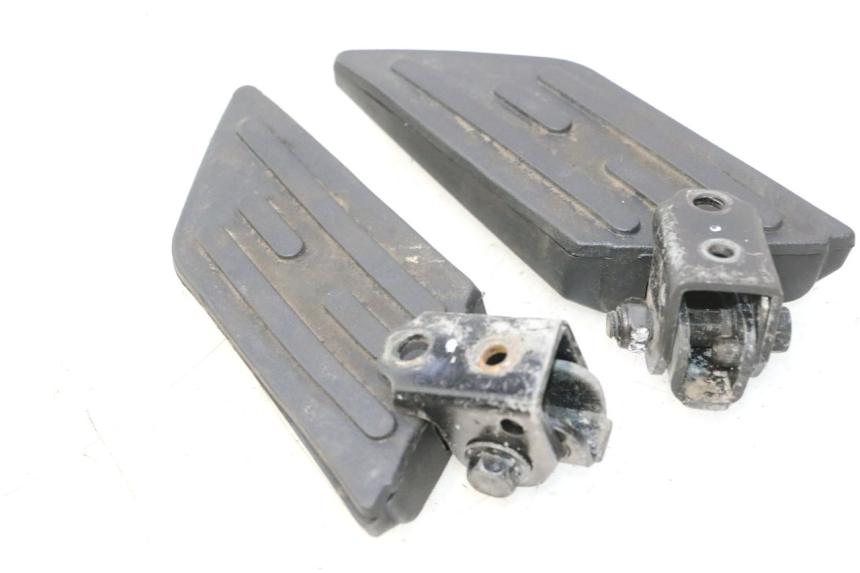 photo de SET ACHTERSTE VOETSTEUNEN PEUGEOT KISBEE 2T 50 (2010 - 2017) - Detail van het onderdeel