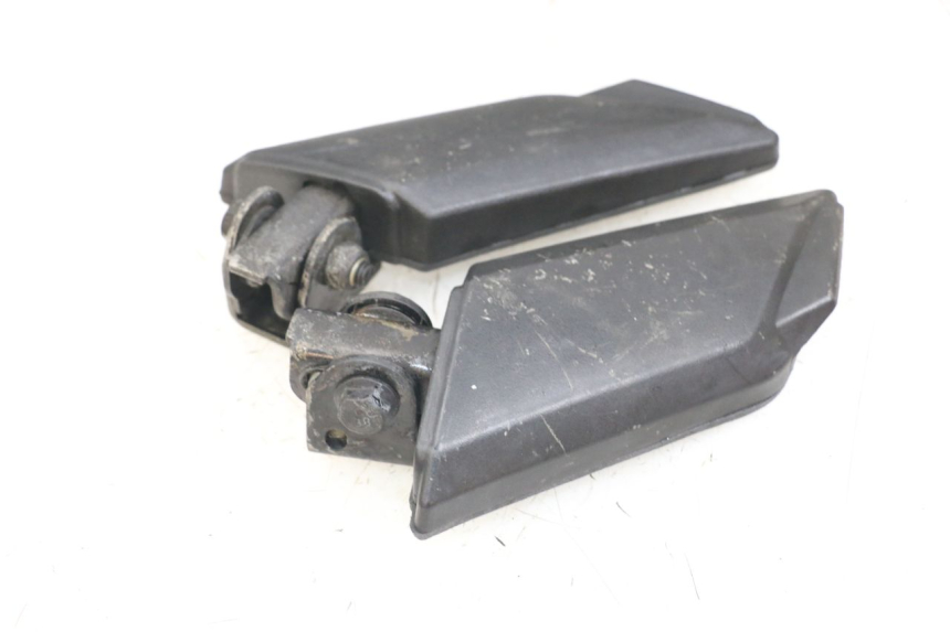 photo de SET ACHTERSTE VOETSTEUNEN PEUGEOT KISBEE 4T 50 (2010 - 2017) - Zoom op gebruiksstaat