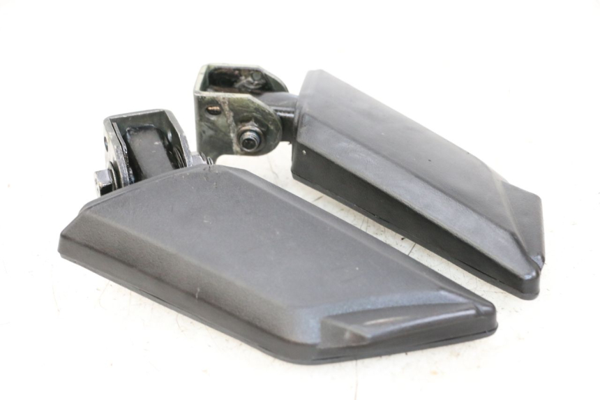 photo de SET ACHTERSTE VOETSTEUNEN PEUGEOT KISBEE 4T 50 (2018 - 2022) - Zoom op gebruiksstaat