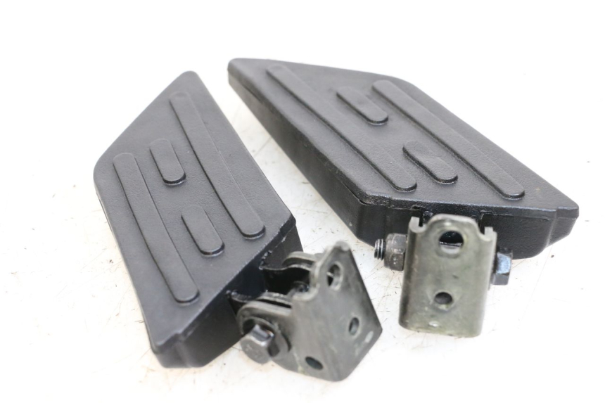 photo de SET ACHTERSTE VOETSTEUNEN PEUGEOT KISBEE 4T 50 (2018 - 2022) - Technische close-up