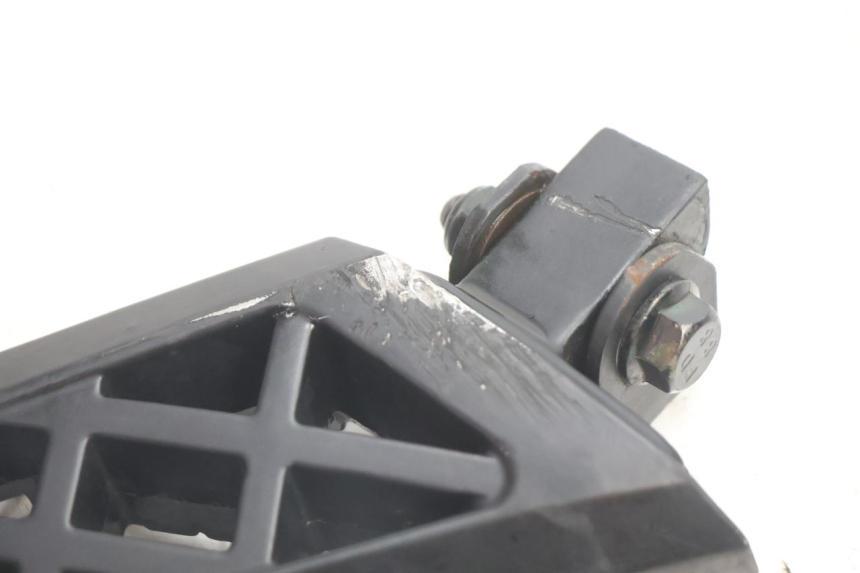 photo de SET ACHTERSTE VOETSTEUNEN PEUGEOT KISBEE 4T 50 (2018 - 2022) - Alternatieve hoek