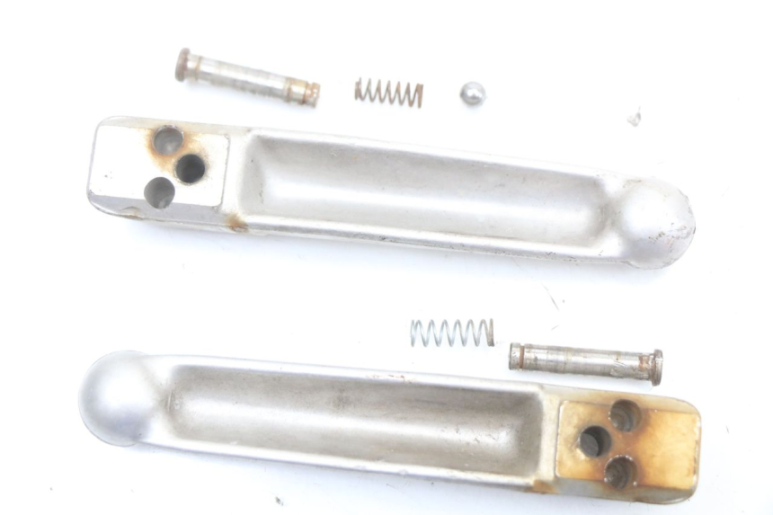 photo de SET ACHTERSTE VOETSTEUNEN RENAULT KOURANOS 125 (2001 - 2004) - Detail van het onderdeel