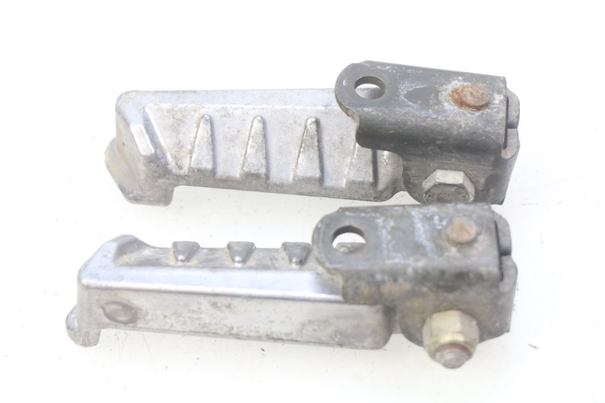 photo de SET ACHTERSTE VOETSTEUNEN PEUGEOT LUDIX 50 (2005 - 2007) - Andere kijkhoek