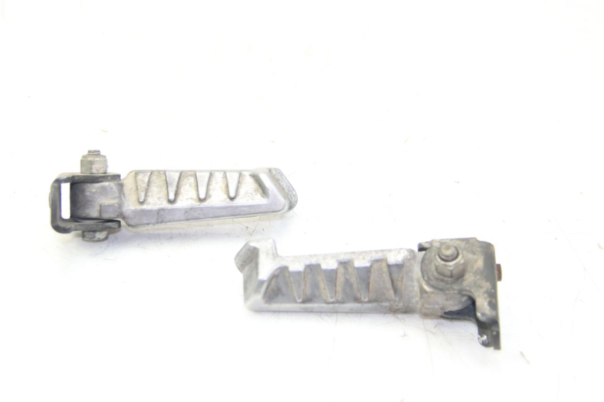 photo de SET ACHTERSTE VOETSTEUNEN PEUGEOT LUDIX 50 (2008 - 2017) - Zoom op gebruiksstaat