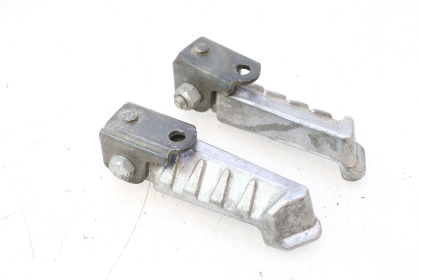 photo de SET ACHTERSTE VOETSTEUNEN PEUGEOT LUDIX 50 (2008 - 2017) - Detail van het onderdeel