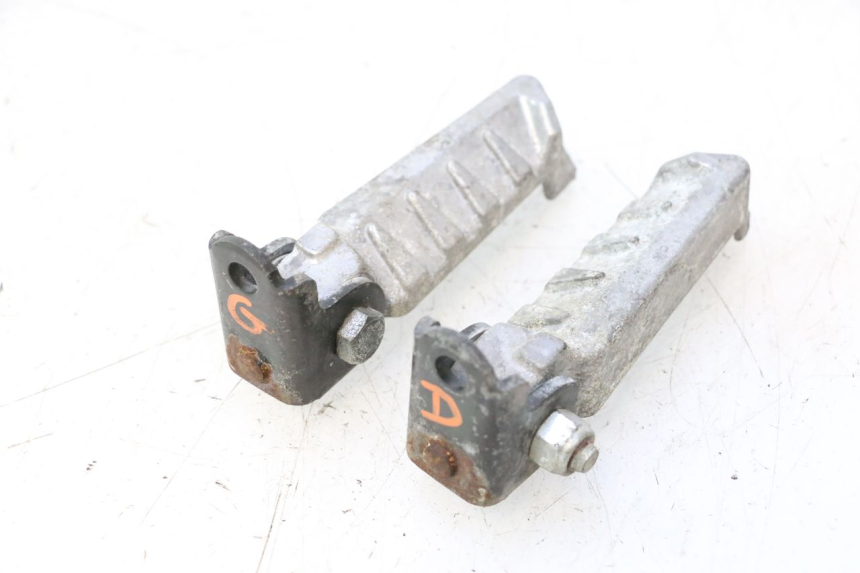 photo de SET ACHTERSTE VOETSTEUNEN PEUGEOT LUDIX ONE 50 (2004 - 2013) - Andere kijkhoek
