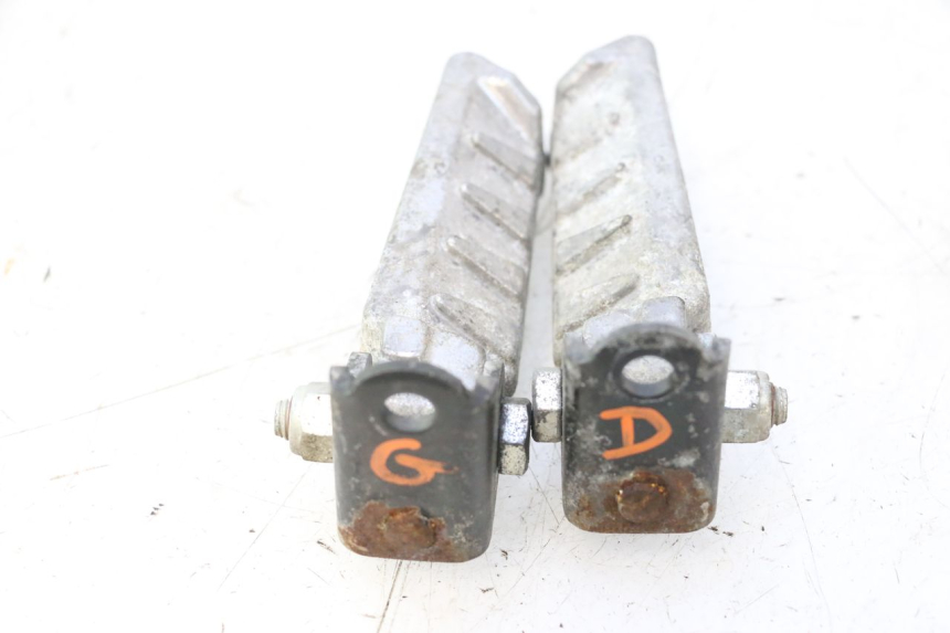 photo de SET ACHTERSTE VOETSTEUNEN PEUGEOT LUDIX ONE 50 (2004 - 2013) - Technische close-up