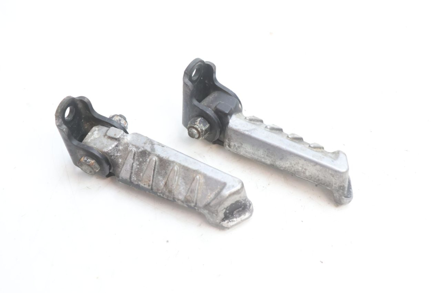 photo de SET ACHTERSTE VOETSTEUNEN PEUGEOT LUDIX ONE 50 (2004 - 2013) - Detail van het onderdeel