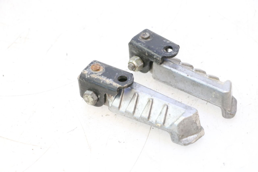 photo de SET ACHTERSTE VOETSTEUNEN PEUGEOT LUDIX ONE 50 (2004 - 2006) - Detail van het onderdeel