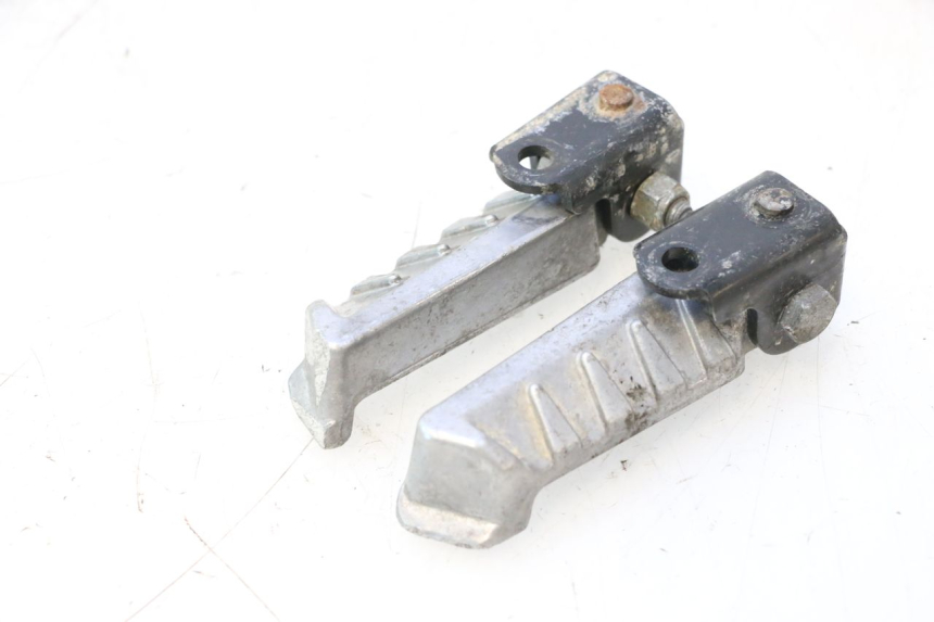 photo de SET ACHTERSTE VOETSTEUNEN PEUGEOT LUDIX ONE 50 (2004 - 2006) - Zoom op gebruiksstaat