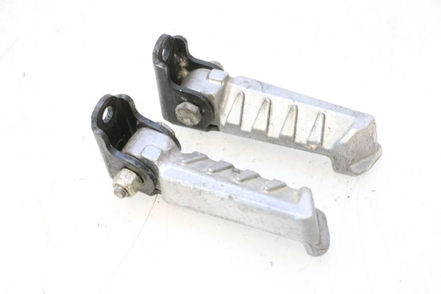 photo de SET ACHTERSTE VOETSTEUNEN PEUGEOT LUDIX ONE 50 (2004 - 2006) - Overzicht