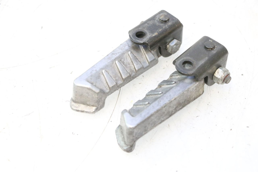 photo de SET ACHTERSTE VOETSTEUNEN PEUGEOT LUDIX SNAKE 2T 50 (2004 - 2014) - Detail van het onderdeel