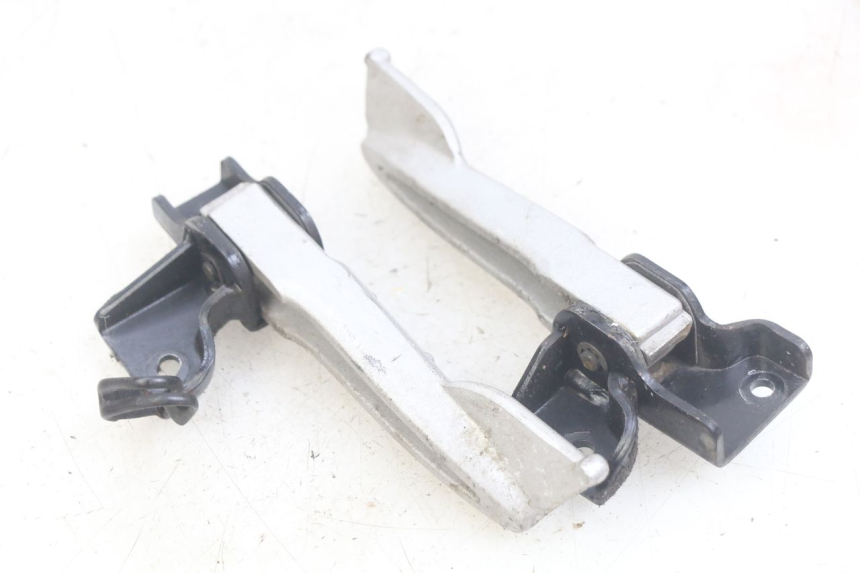 photo de SET ACHTERSTE VOETSTEUNEN SYM MIO 50 (2011 - 2017) - Detail van het onderdeel