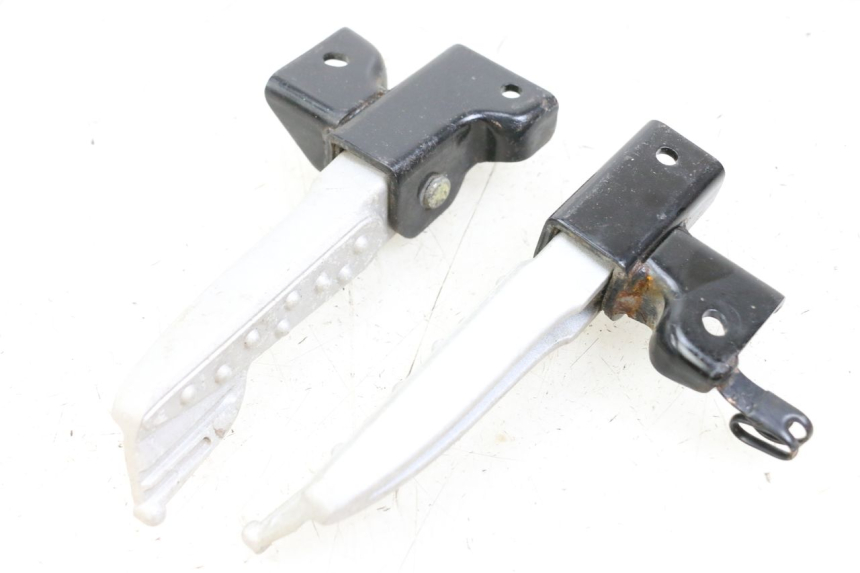 photo de SET ACHTERSTE VOETSTEUNEN SYM MIO 50 (2011 - 2017) - Detail van het onderdeel