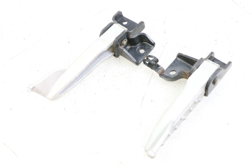 photo de SET ACHTERSTE VOETSTEUNEN SYM MIO 50 (2011 - 2017) - Zoom op gebruiksstaat