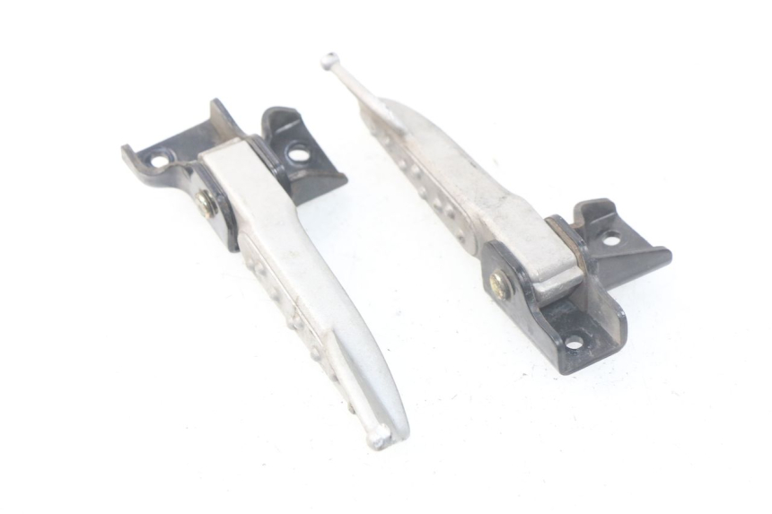 photo de SET ACHTERSTE VOETSTEUNEN SYM MIO 100 (2006 - 2017) - Zoom op gebruiksstaat