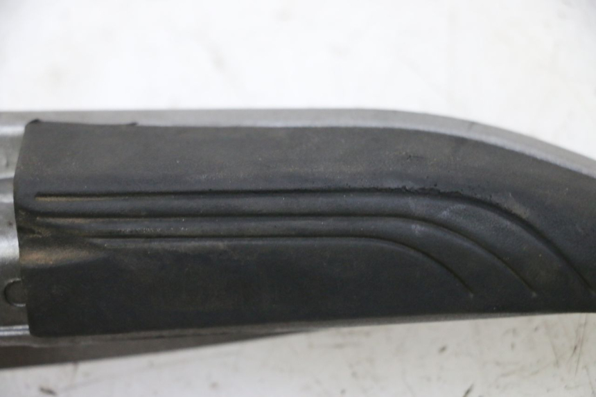 photo de SET ACHTERSTE VOETSTEUNEN PIAGGIO MP3 500 (2014 - 2017) - Detail van het onderdeel