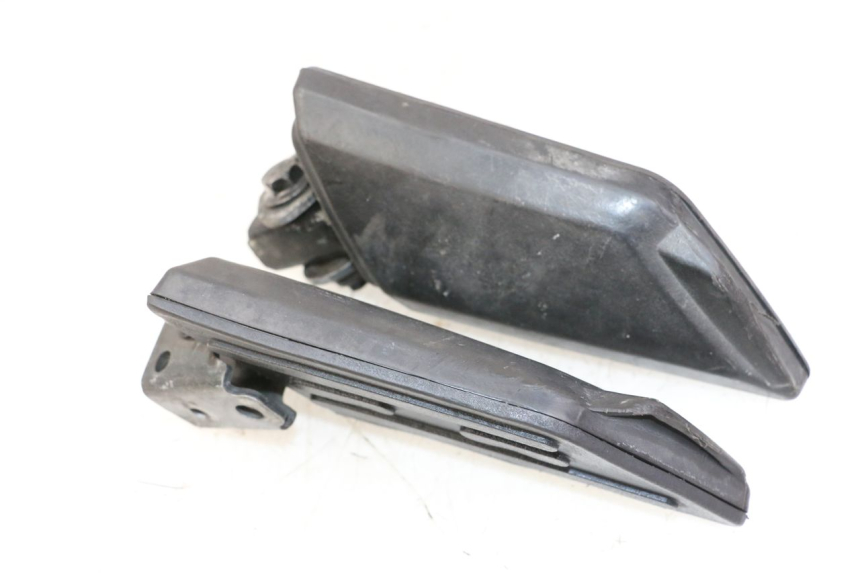 photo de SET ACHTERSTE VOETSTEUNEN PEUGEOT KISBEE 4T 50 (2018 - 2022) - Detail van het onderdeel