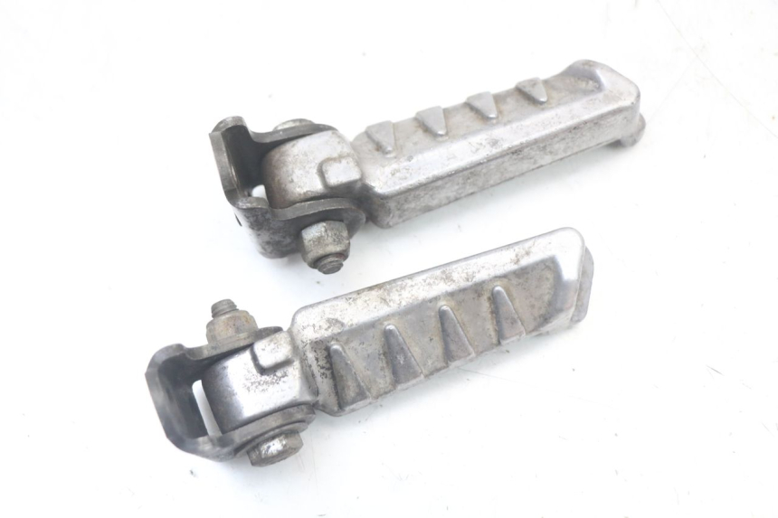 photo de SET ACHTERSTE VOETSTEUNEN PEUGEOT LUDIX 50 (2005 - 2007) - Zoom op gebruiksstaat