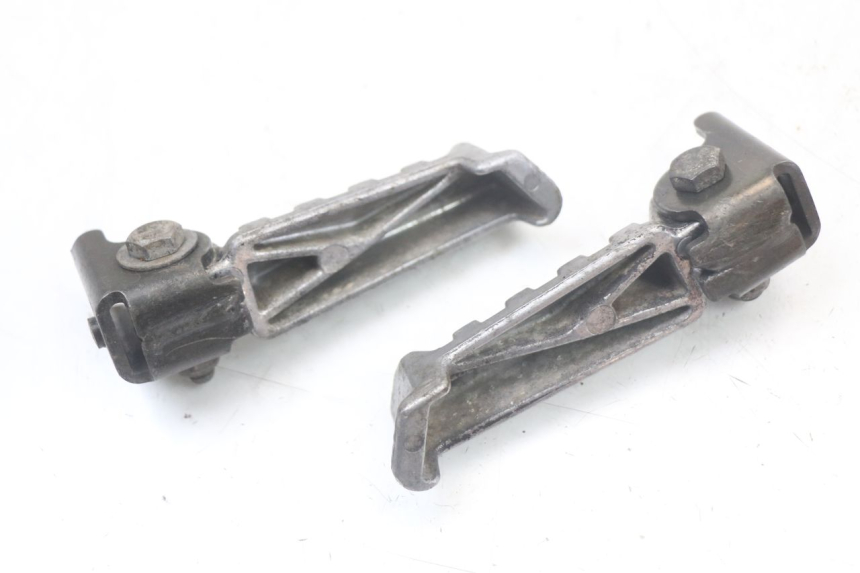 photo de SET ACHTERSTE VOETSTEUNEN PEUGEOT LUDIX 50 (2005 - 2007) - Technische close-up