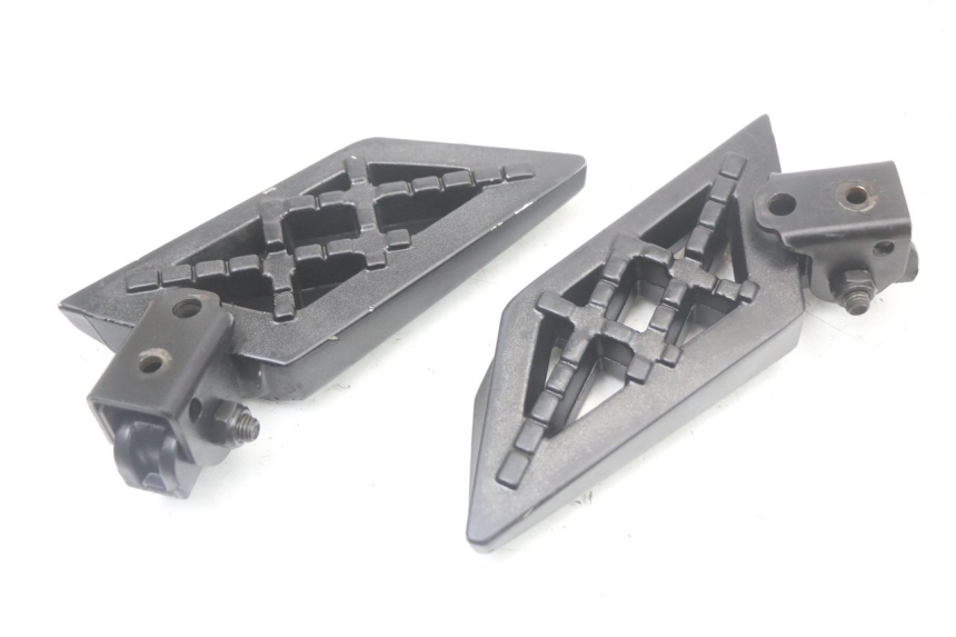 photo de SET ACHTERSTE VOETSTEUNEN PEUGEOT STREETZONE 4T 50 (2018 - 2023) - Zoom op gebruiksstaat