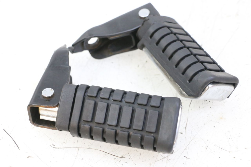 photo de SET ACHTERSTE VOETSTEUNEN REGAL RAPTOR RAXTER 2 125 (2007 - 2015) - Detail van het onderdeel