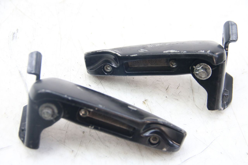 photo de SET ACHTERSTE VOETSTEUNEN GILERA RUNNER SP 50 (2009 - 2017) - Detail van het onderdeel