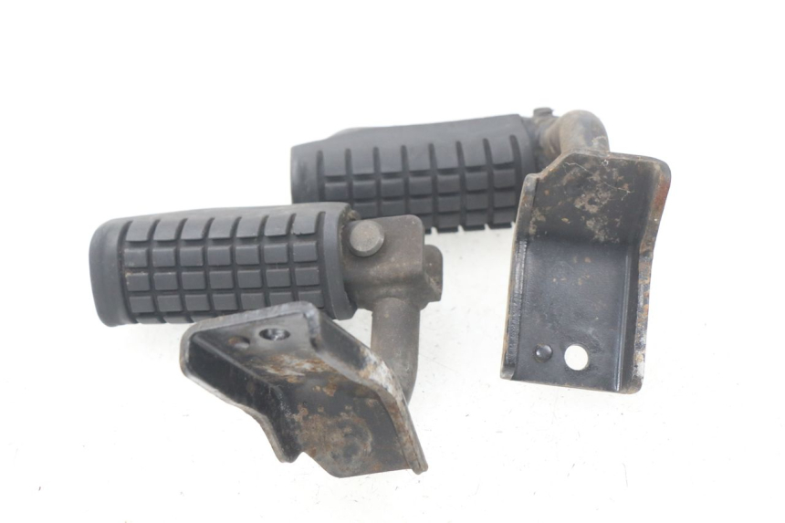 photo de SET ACHTERSTE VOETSTEUNEN DAELIM S2 125 (2006 - 2007) - Zoom op gebruiksstaat