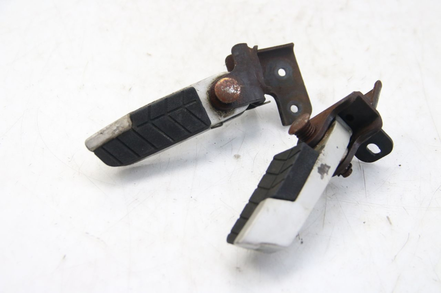 photo de SET ACHTERSTE VOETSTEUNEN DAELIM S3 125 (2010 - 2017) - Hoofdaanzicht