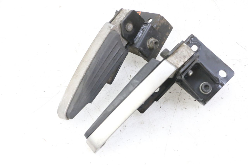 photo de SET ACHTERSTE VOETSTEUNEN PEUGEOT SATELIS 125 (2013 - 2018) - Bevestigingspunten