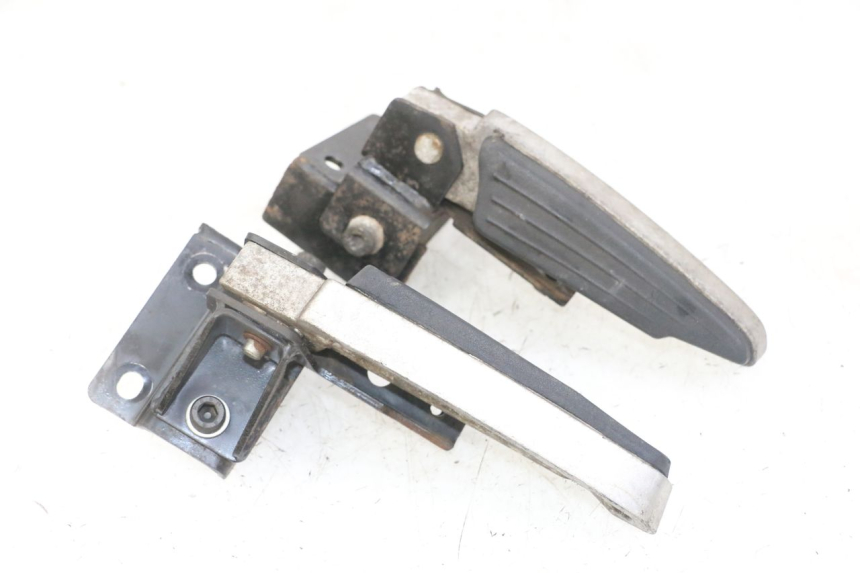 photo de SET ACHTERSTE VOETSTEUNEN PEUGEOT SATELIS 125 (2013 - 2018) - Technische close-up