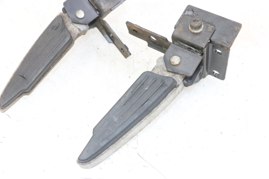 photo de SET ACHTERSTE VOETSTEUNEN PEUGEOT SATELIS 125 (2013 - 2018) - Bevestigingspunten