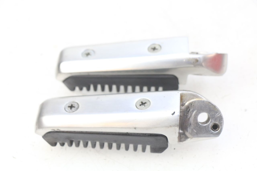 photo de SET ACHTERSTE VOETSTEUNEN SUZUKI SIXTEEN 125 (2008 - 2010) - Andere kijkhoek