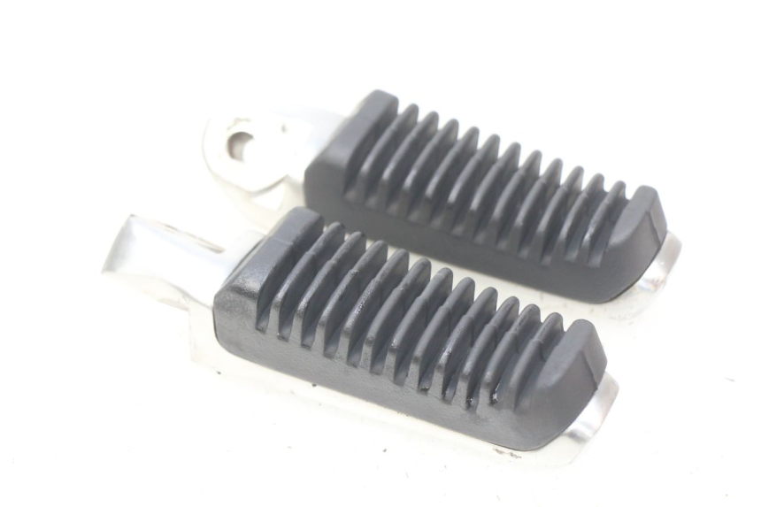 photo de SET ACHTERSTE VOETSTEUNEN SUZUKI SIXTEEN 125 (2008 - 2010) - Technische close-up