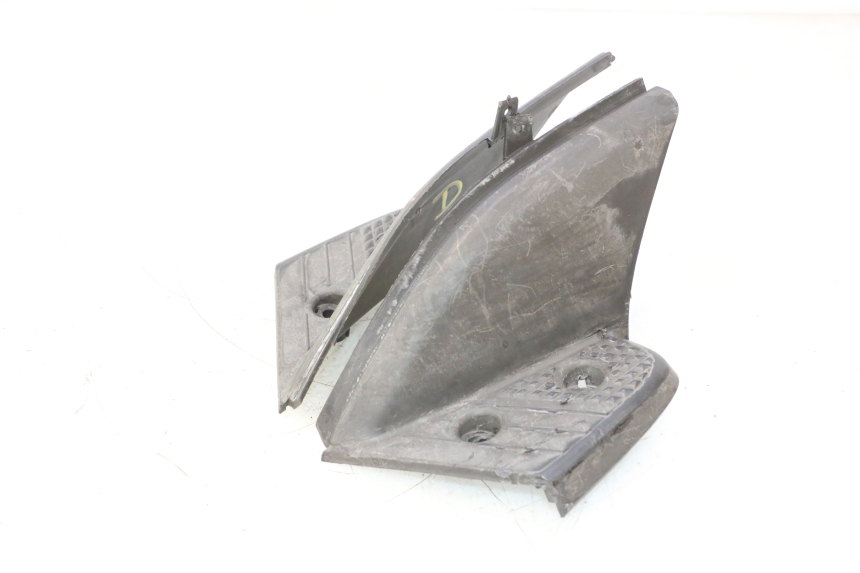 photo de PAAR ACHTERSTE VOETSTEUNEN YAMAHA SLIDER 50 (1999 - 2004) - Detail van het onderdeel
