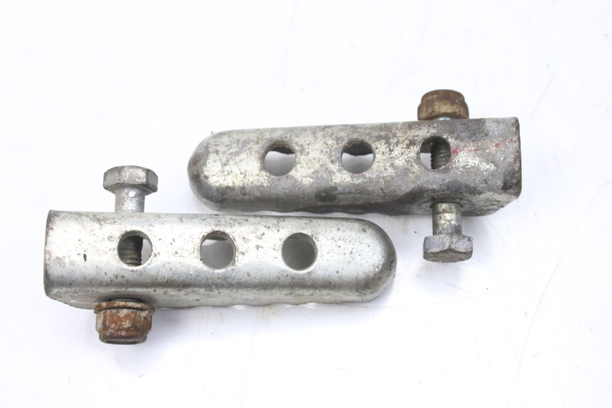 photo de SET ACHTERSTE VOETSTEUNEN GILERA SMT SUPERMOTARD 50 (2009 - 2017) - Detail van het onderdeel