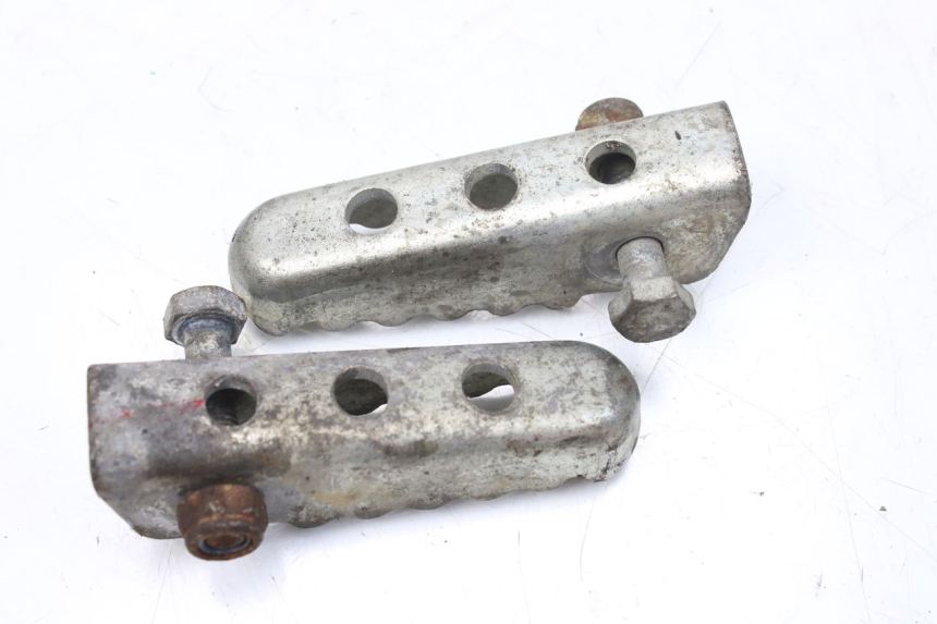 photo de SET ACHTERSTE VOETSTEUNEN GILERA SMT SUPERMOTARD 50 (2009 - 2017) - Zoom op gebruiksstaat