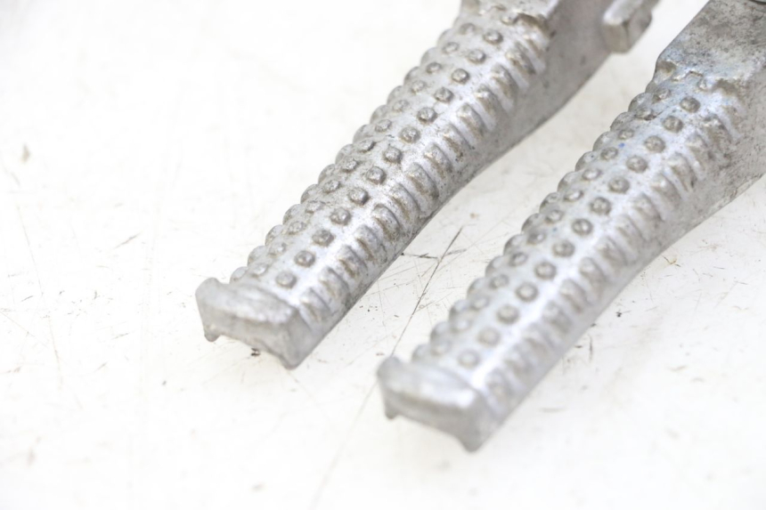 photo de SET ACHTERSTE VOETSTEUNEN PEUGEOT SPEEDFIGHT 2 LC 50 (2000 - 2009) - Zoom op gebruiksstaat